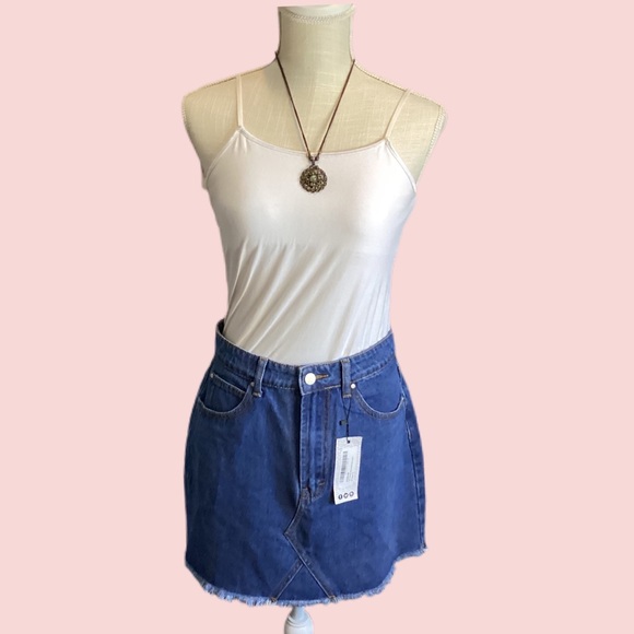 Boohoo | NWT Blue Denim 8 Mini Skirt High Wasted Frayed Hem - Picture 2 of 15
